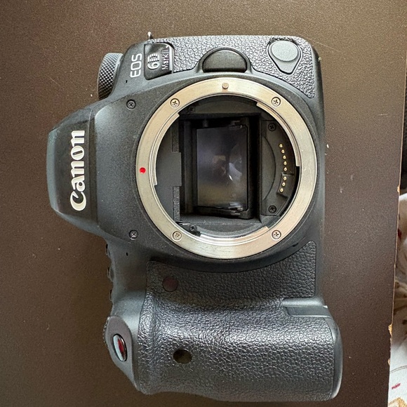 Canon EOS 6D Black with 24-105mm Lens - Picture 4 of 10